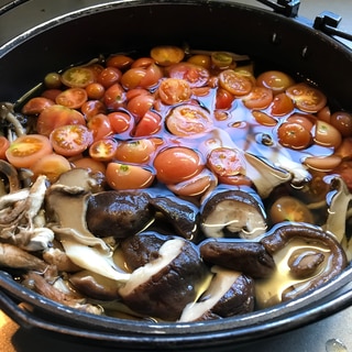 干したキノコとトマトの鍋